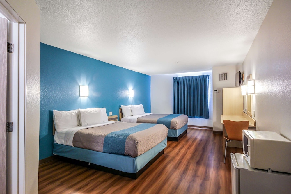 DELUXE, SUITE, 2 QUEEN BEDS