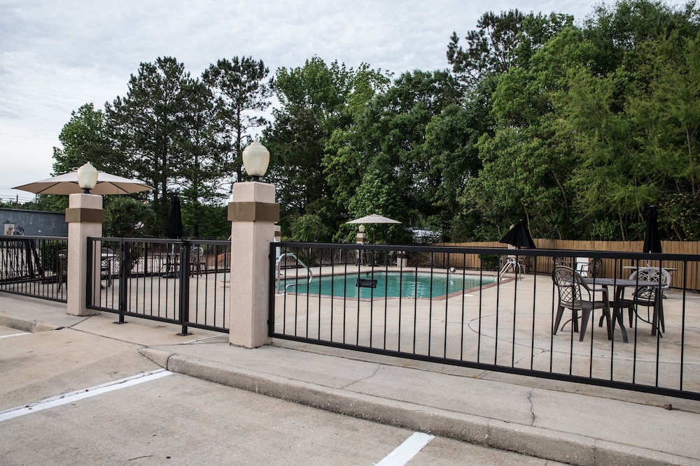 Mockingbird Inn Suites 45/49