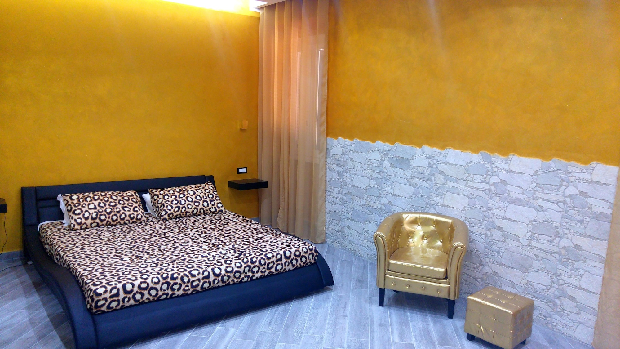 1 BEDROOM, DESIGN, SUITE, BATHTUB