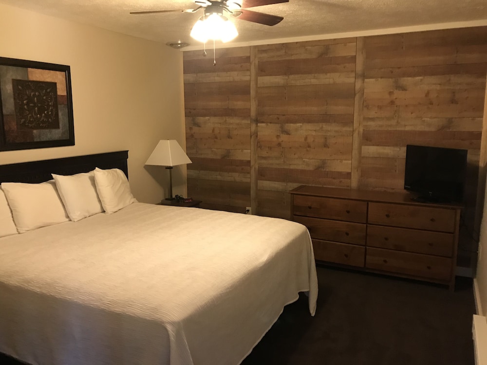 Carriage House Country Club 4/50