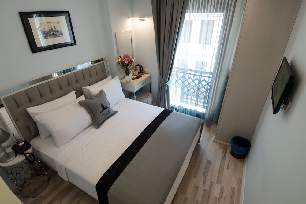 Primero Hotel 25/65