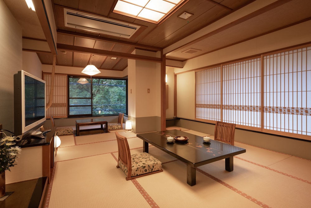 Hakone Kamon 28/41