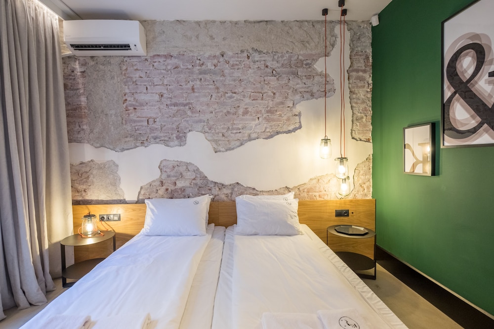 R34 Boutique Hotel 15/50