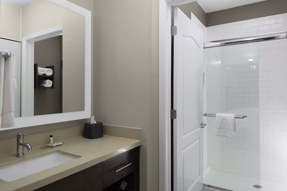 SUITE, KING BED, ACCESSIBLE
