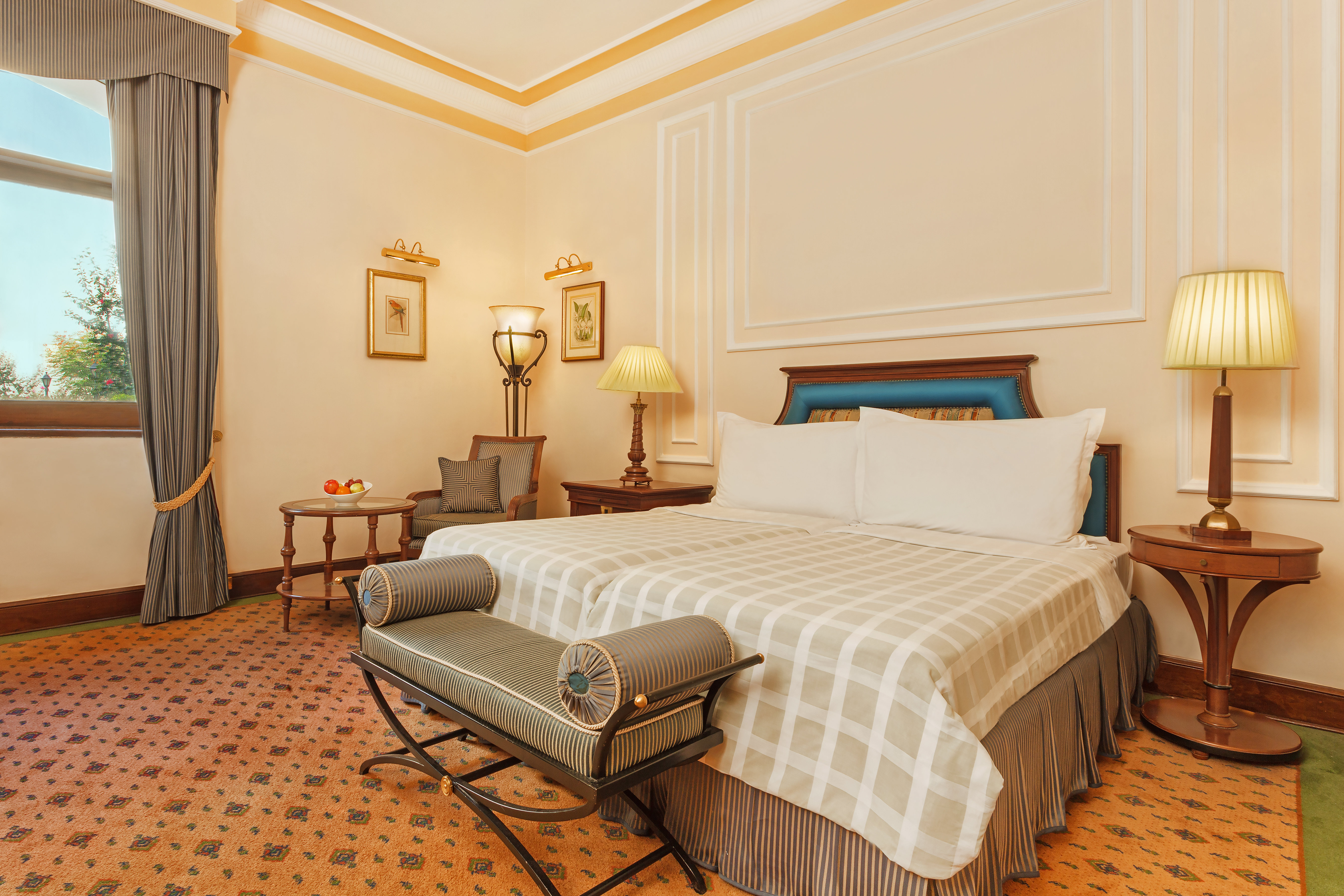 THE OBEROI GRAND 35/81