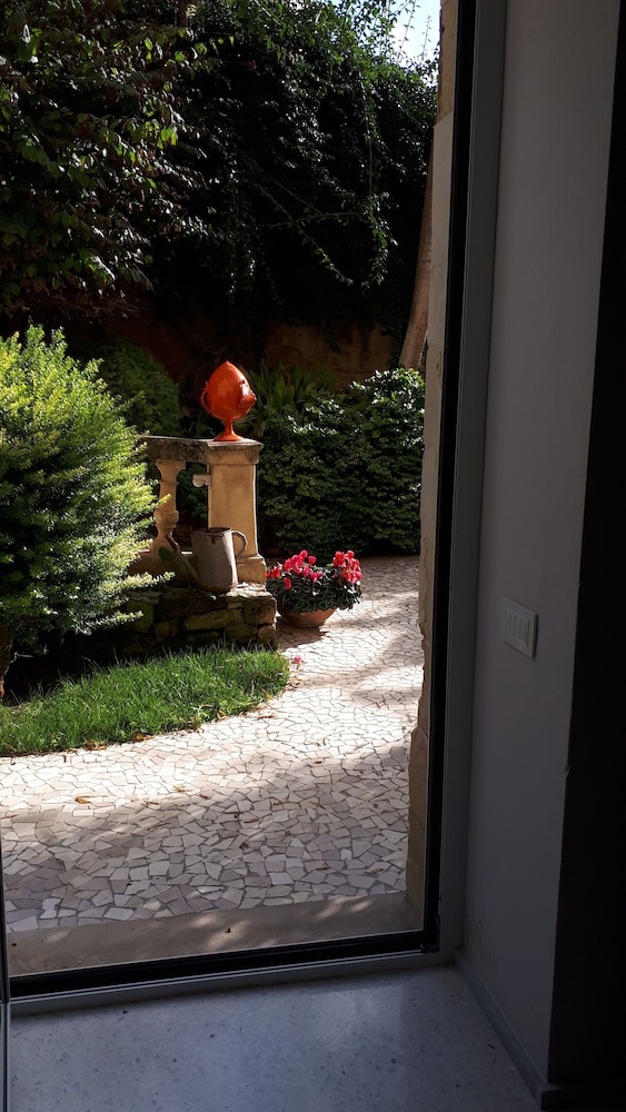Dimora Storica Muratore Luxury Rooms 38/47