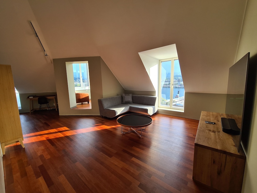 Lucerne Lake View Apartments 25/50