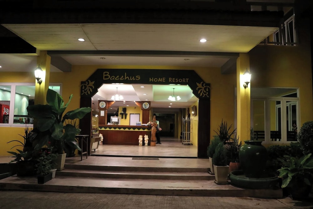 Bacchus Home Resort 12/77