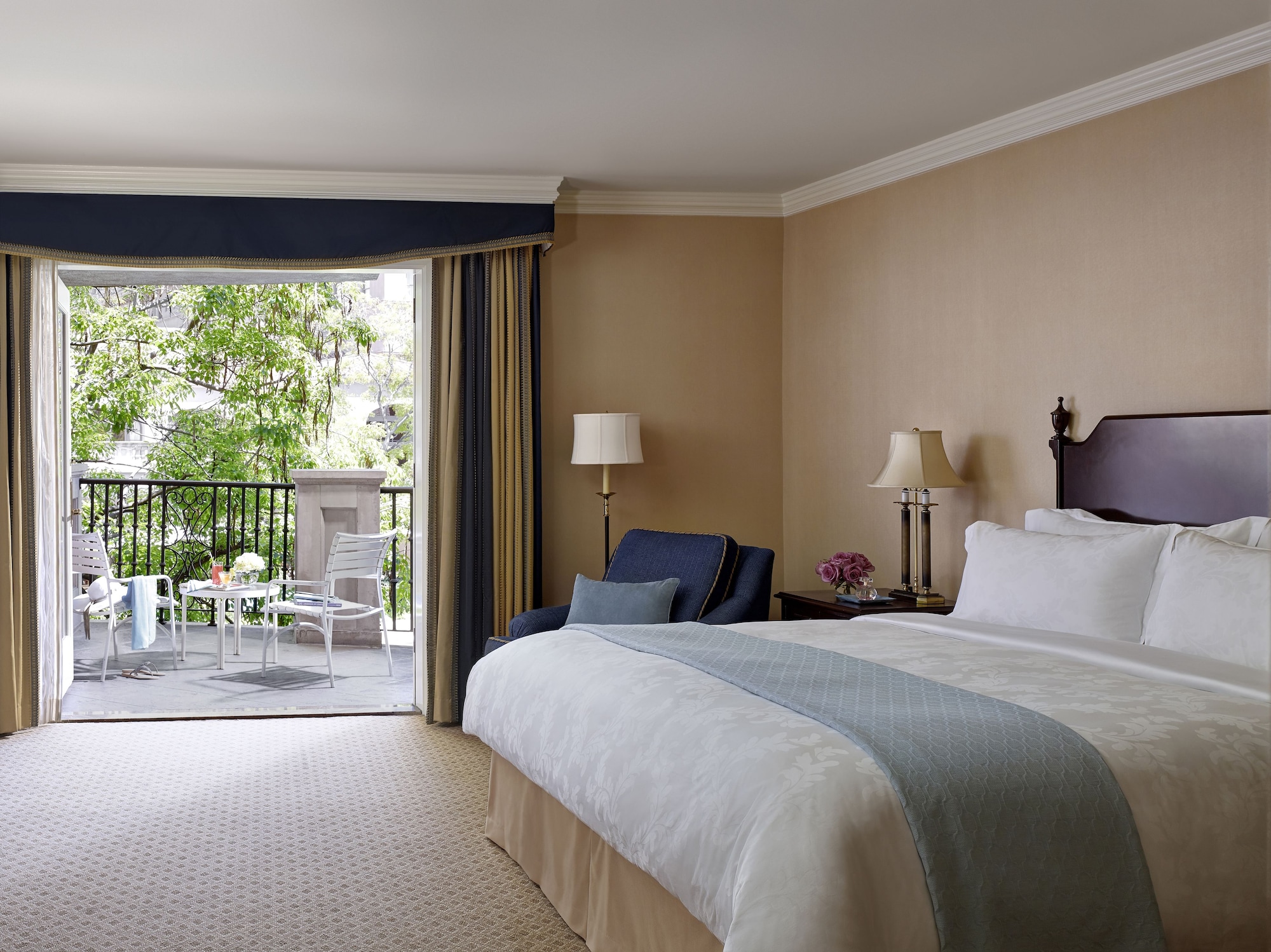 Lanai, King Bed, Pool View, Balcony
