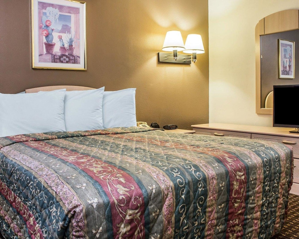 Quality Inn Winslow I-40 7/31