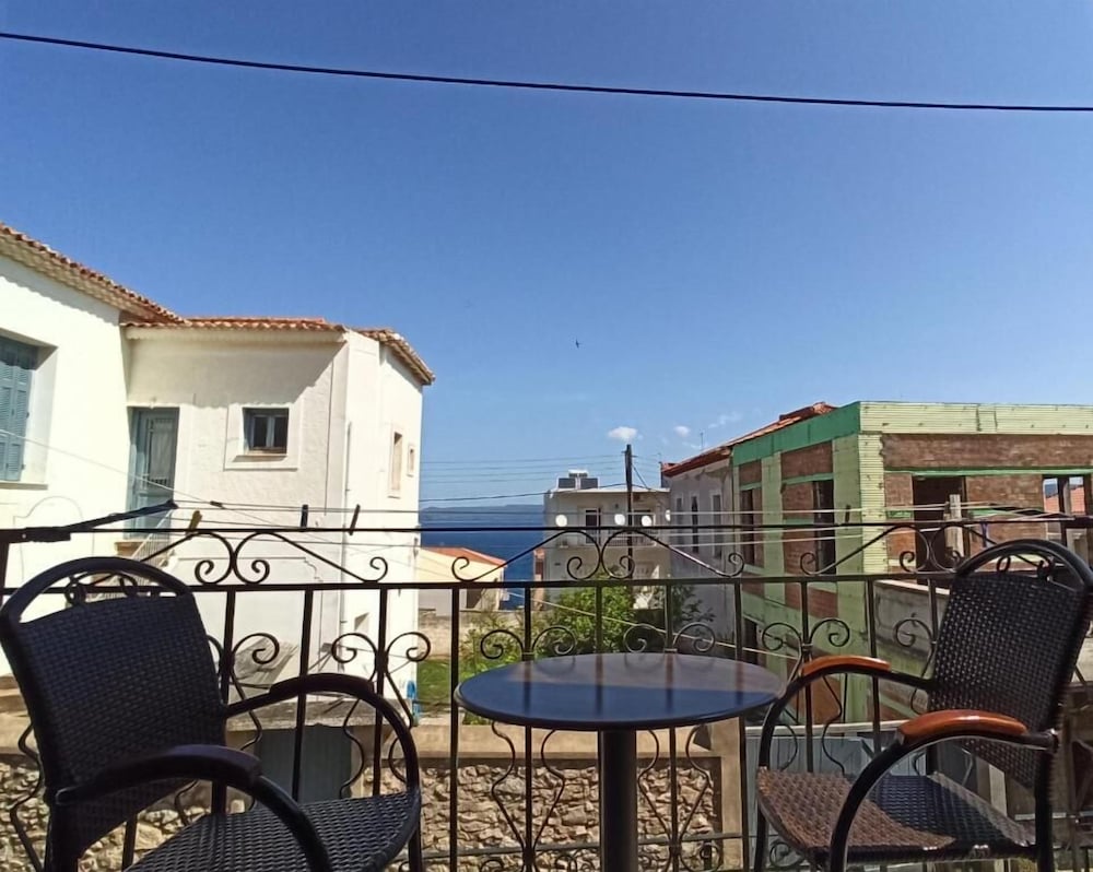 Kastro Hotel 2/25