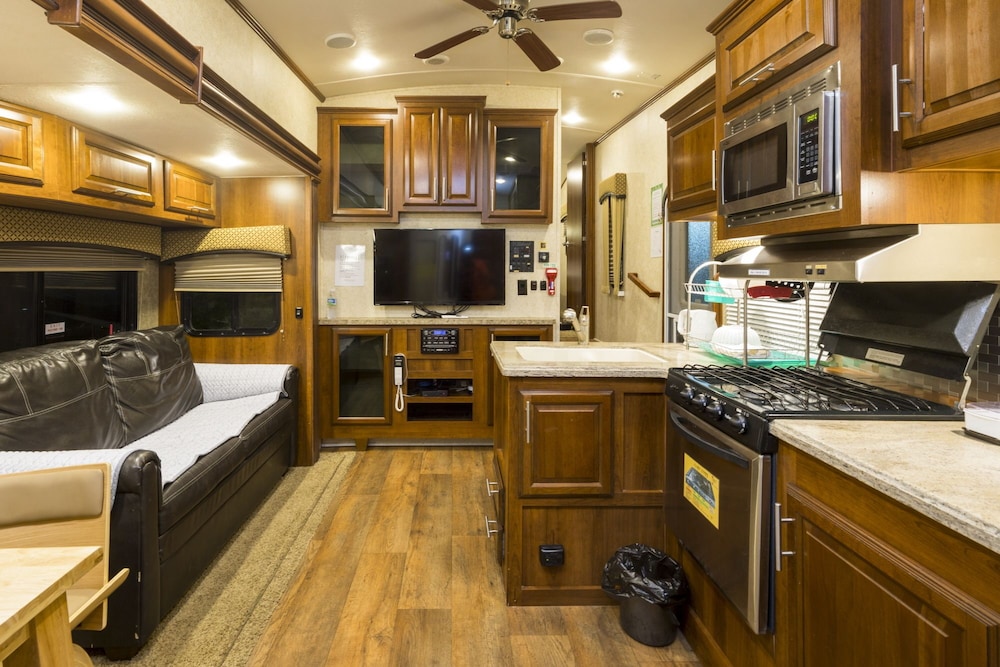 Mei the Caravan 8/40