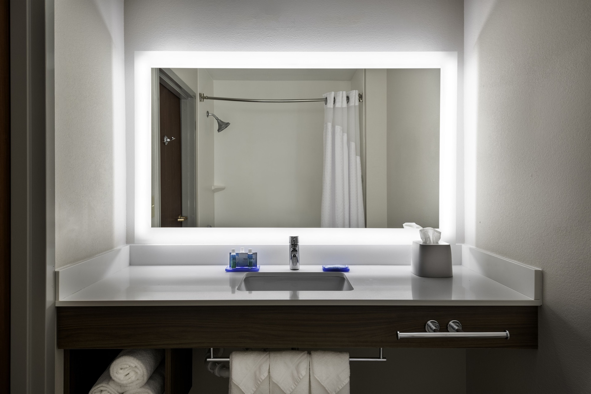 غرفة قياسية بسريرين كوين، Holiday Inn Express And Suites Charlotte Airport Belmont An Ihg Hotel 3/3