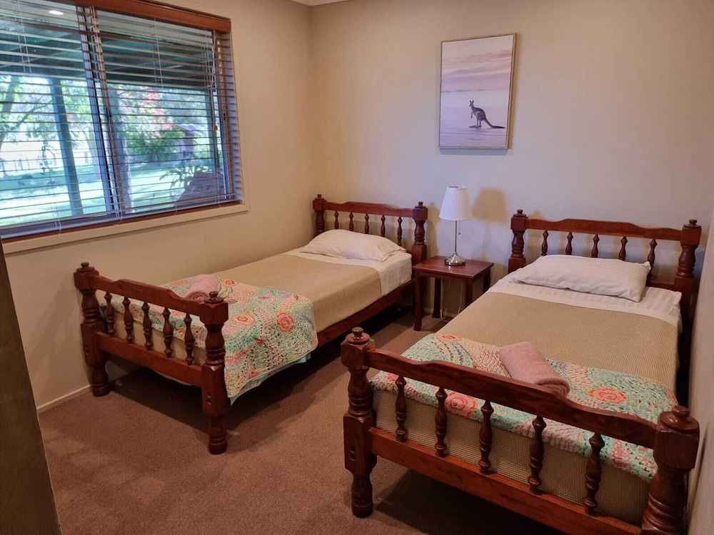 CLANDULLA COTTAGES 8/50