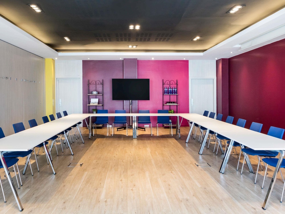 Novotel Barcelona Cornella Hotel 61/71