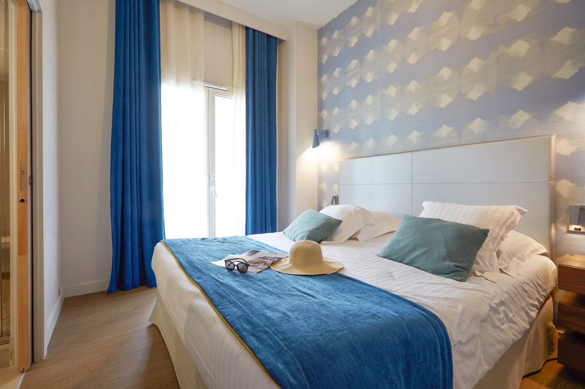 2 Bedrooms, Apartment, Twin Beds, Street Side View, Sofa, Harbour Building