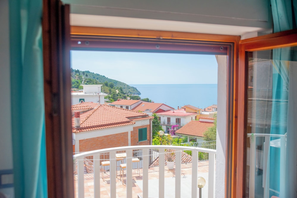 HOTEL LE TRE CARAVELLE 2/50