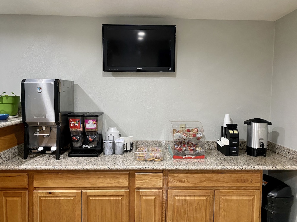 Travelers Inn Medford 48/58