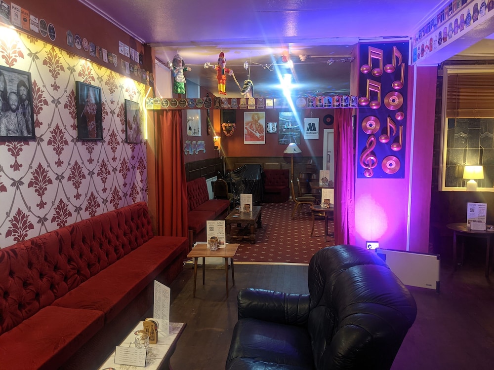 The Albert Hotel 30/41