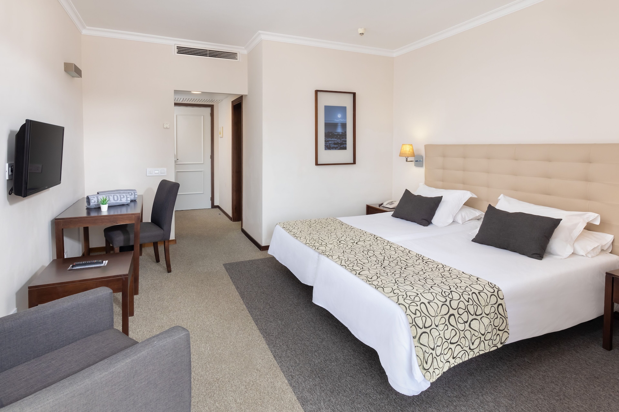 غرفة سوبيريور بثلاثة أسرّة بشرفة، Hotel Atlantic El Tope 5/9
