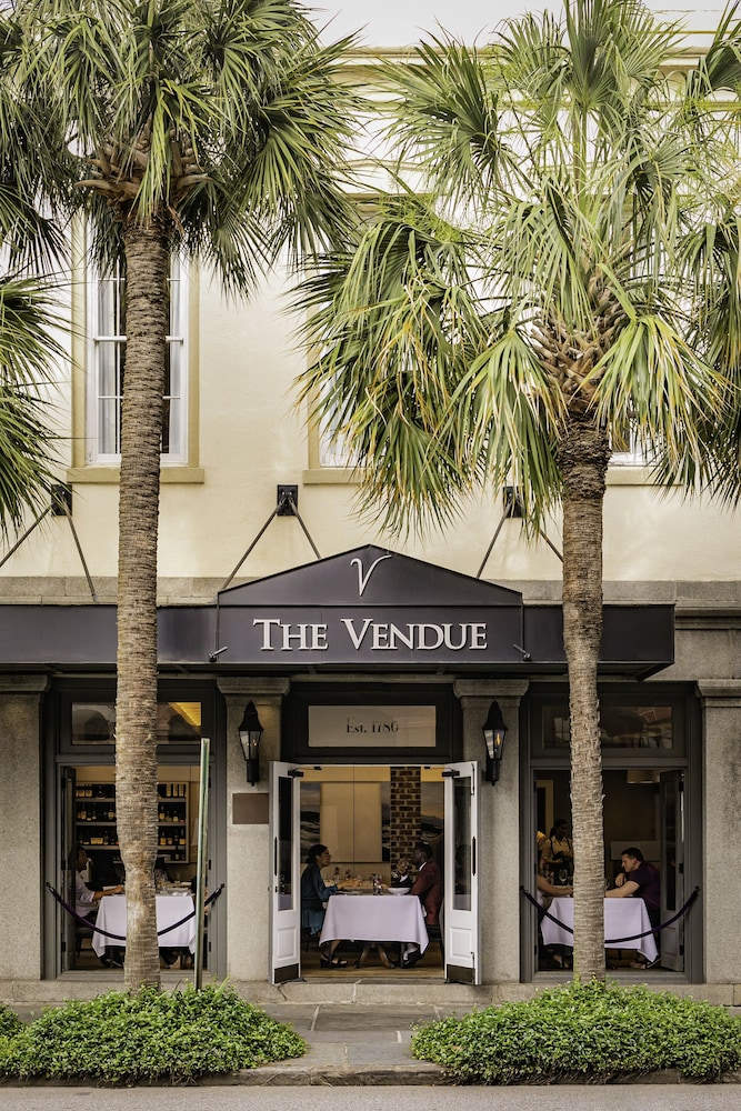 The Vendue 79/82