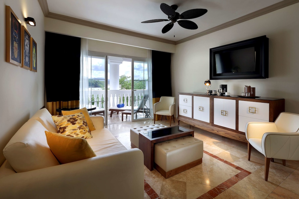 Grand Palladium Lady Hamilton Resort and Spa 22/42