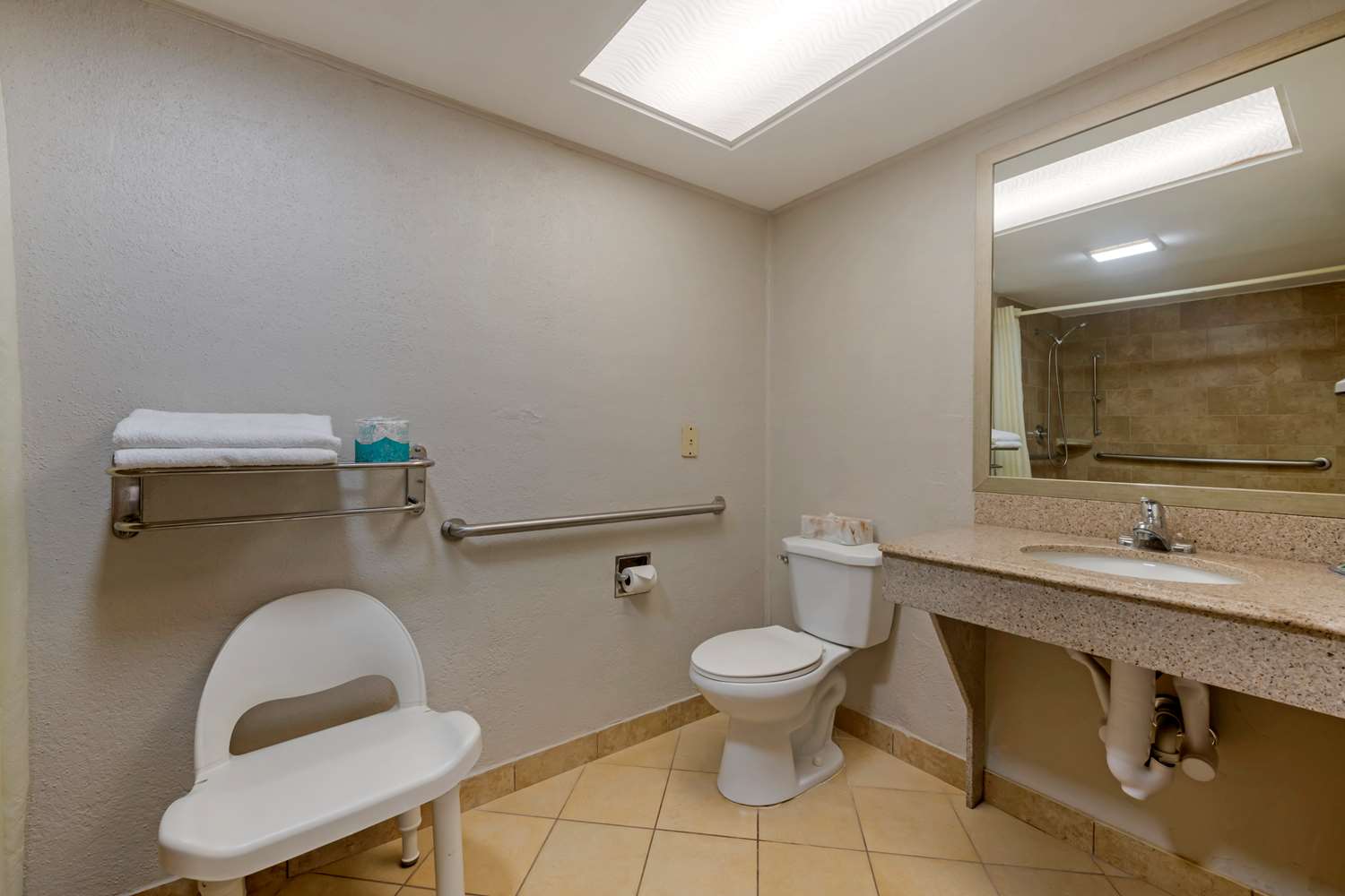 غرفة بسرير كينج للمدخنين لذوي الإعاقة، Best Western Inn of Palatka 7/8
