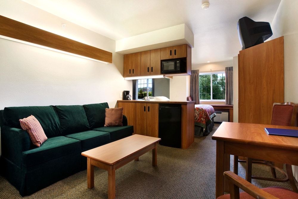 Microtel Inn And Suites Bozeman 24/34