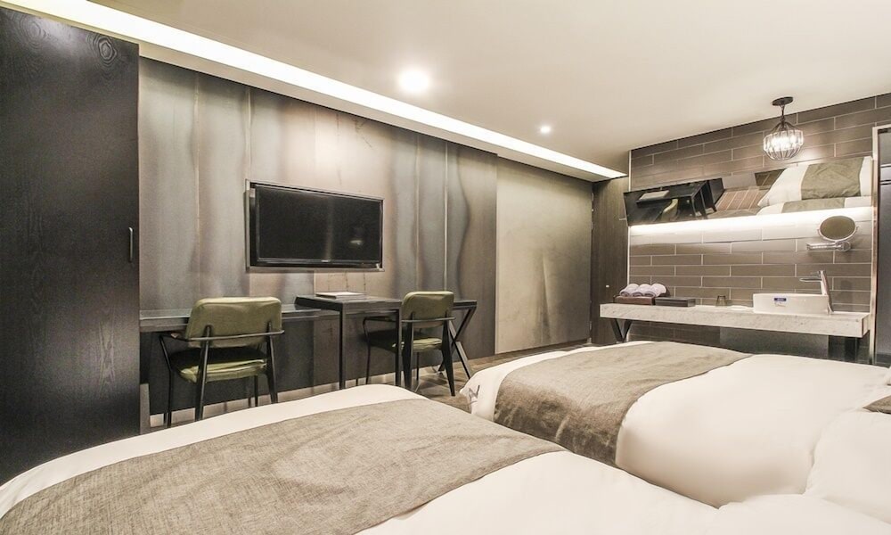 Hotel 2.4 39/50