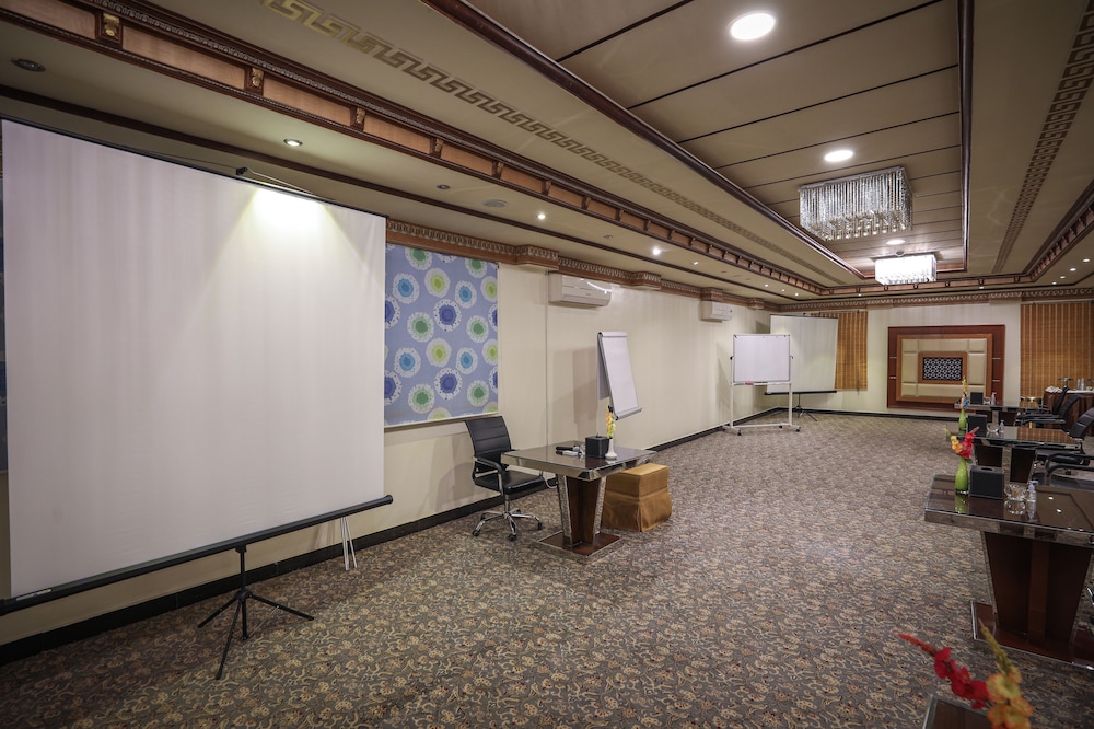 فندق ميرال كراون(Meral Crown Hotel) 34/62