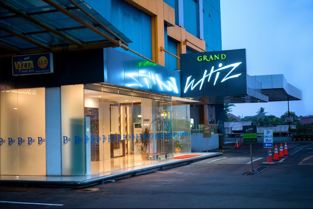 Grand Whiz Poins Square Simatupang 50/53