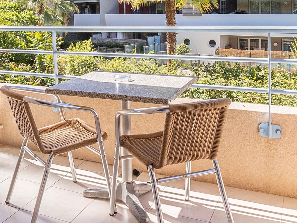 Ibis Roquebrune Cap Martin Menton 37/50