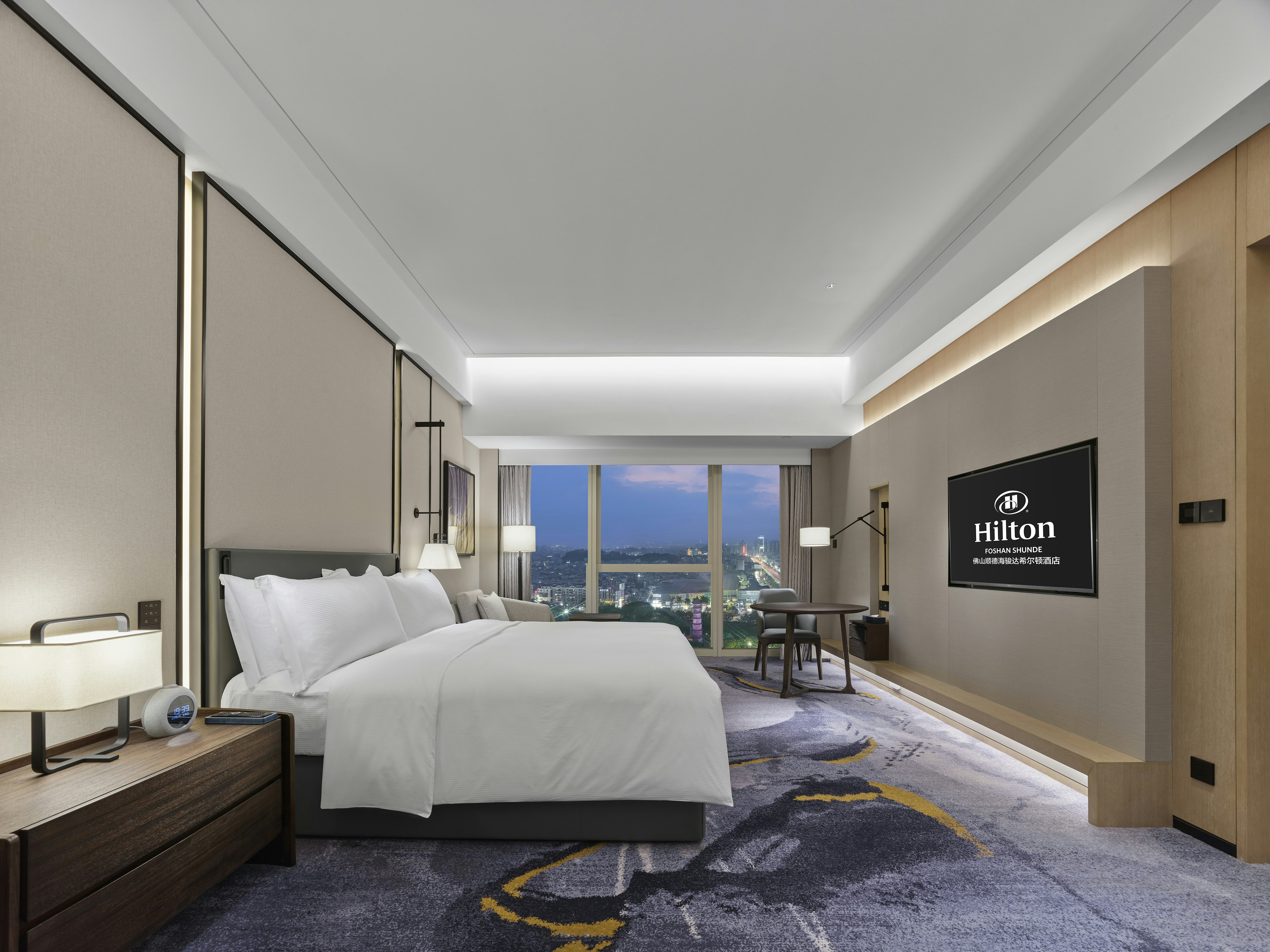 PREMIER, SUITE, KING BED