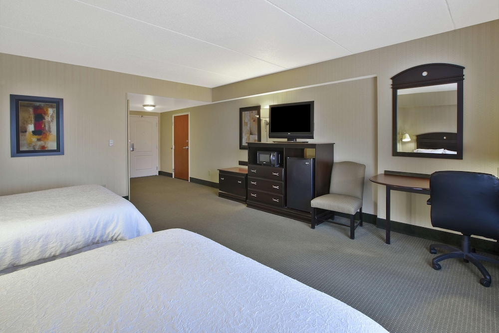 Hampton Inn Suites Plattsburgh 21/47