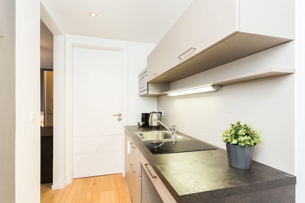 Room 4 Apartments 12/50