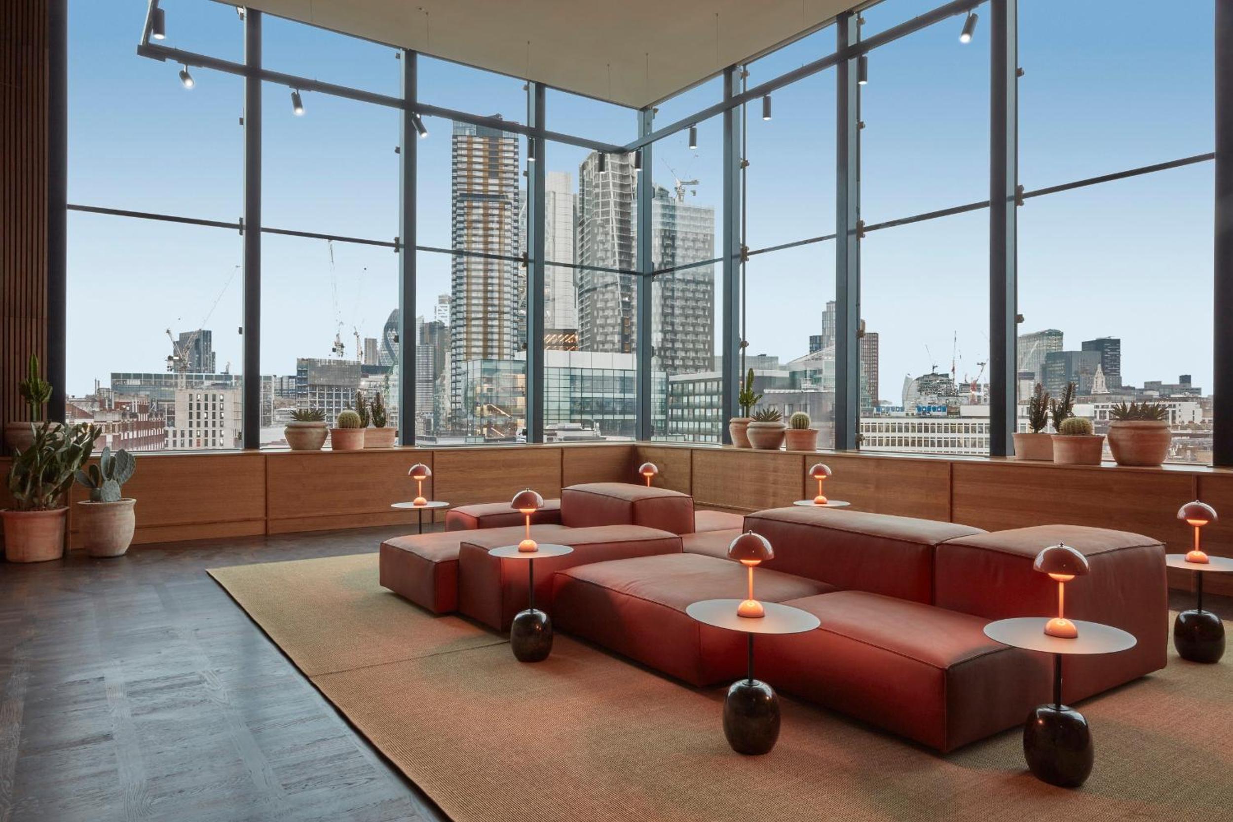 Penthouse, Studio
