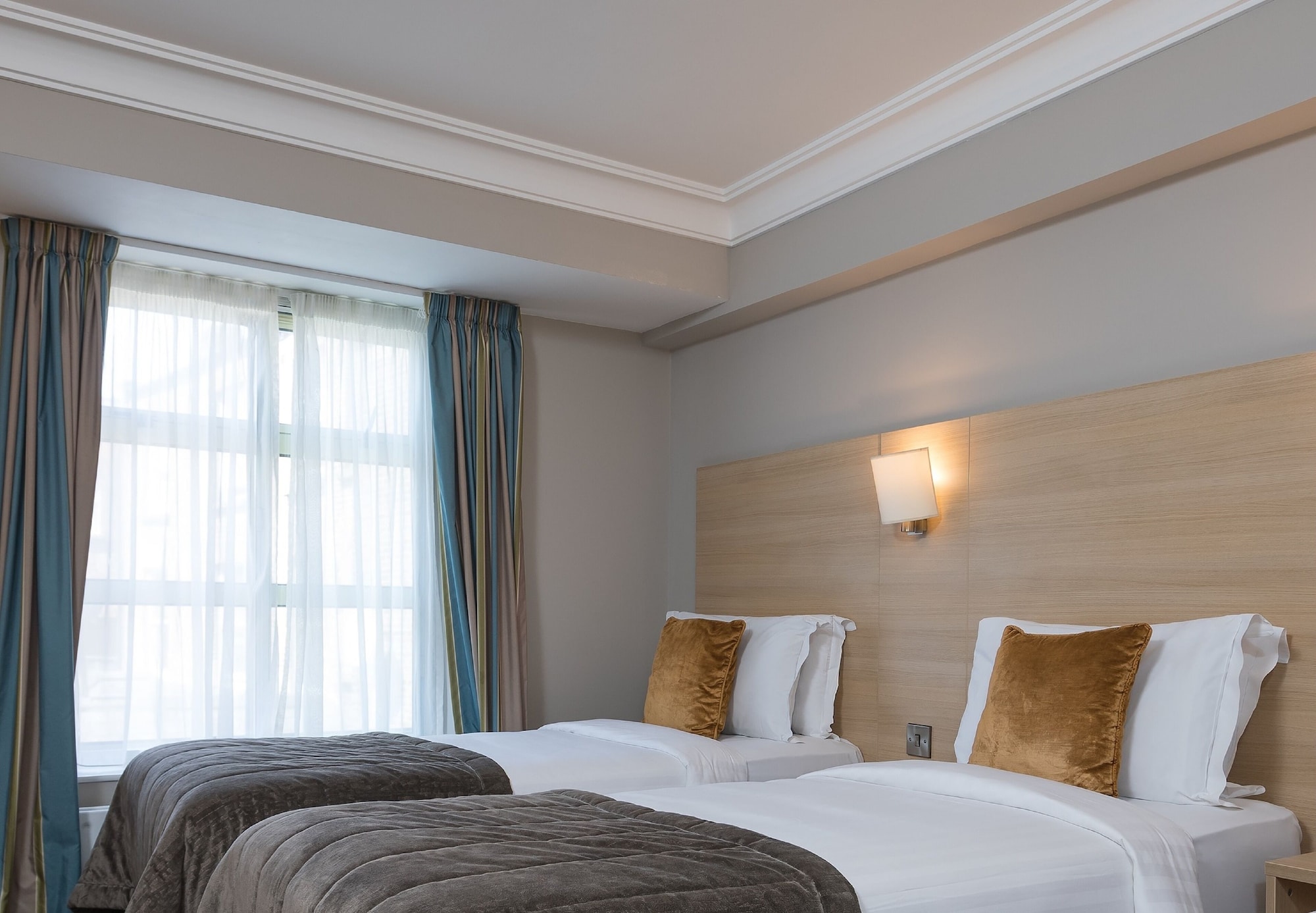 ROOM, TWIN BEDS