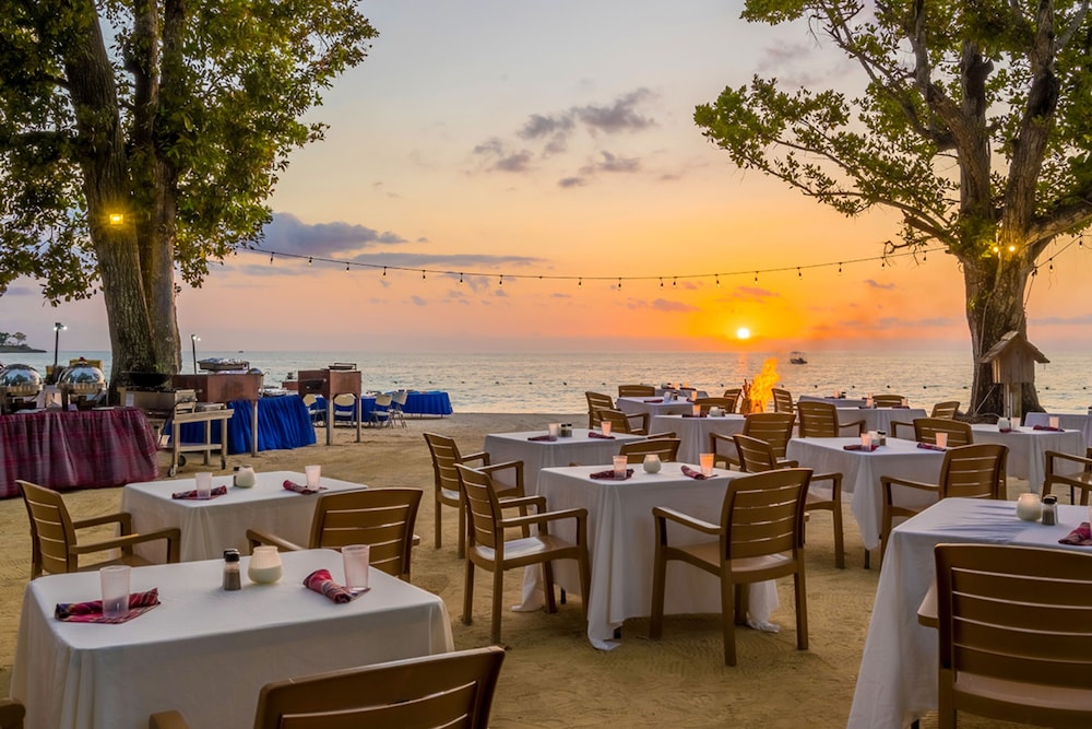 Sunset at the Palms - Adults Only 48/66