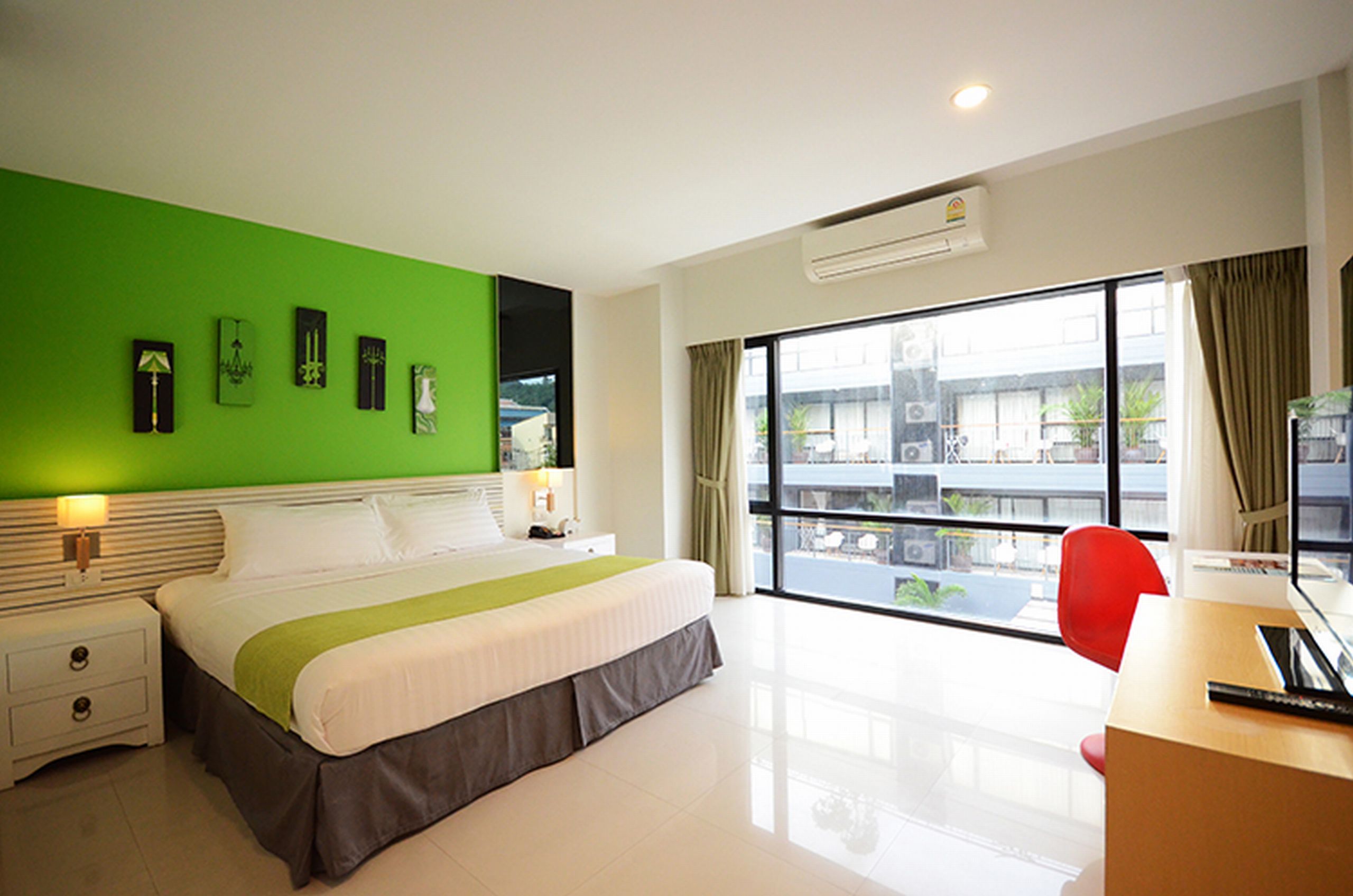 Penthouse, Studio, No Balcony