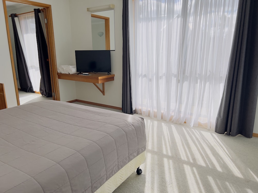 Port Fairy Motor Inn 10/63