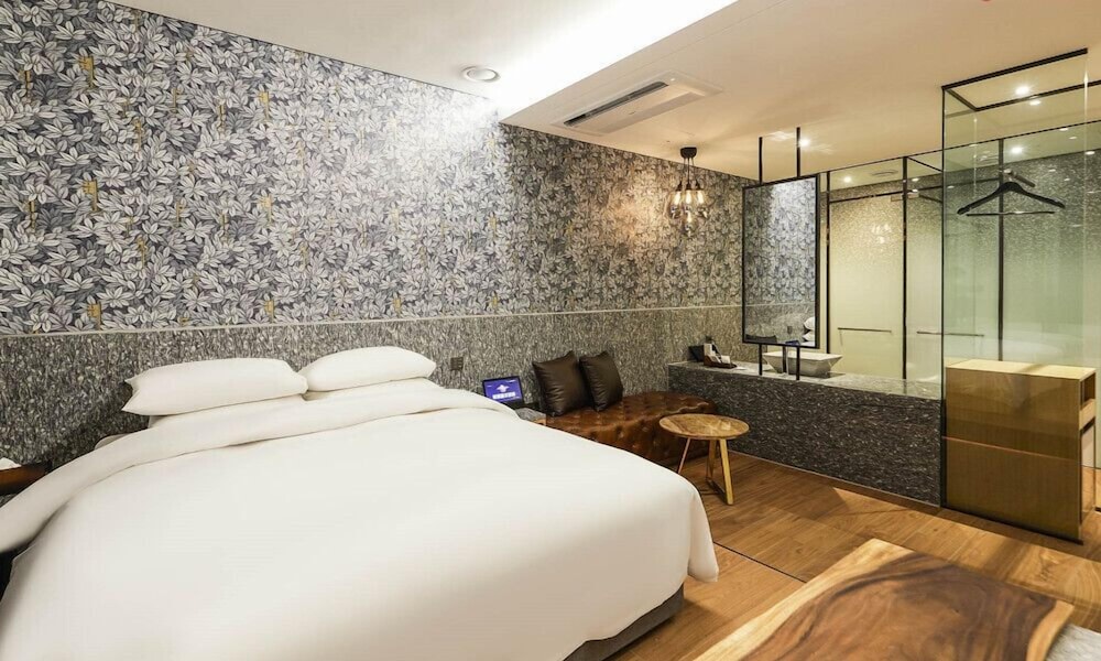 Superior, King Bed