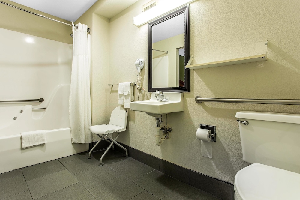Quality Inn & Suites Orangeburg 23/32
