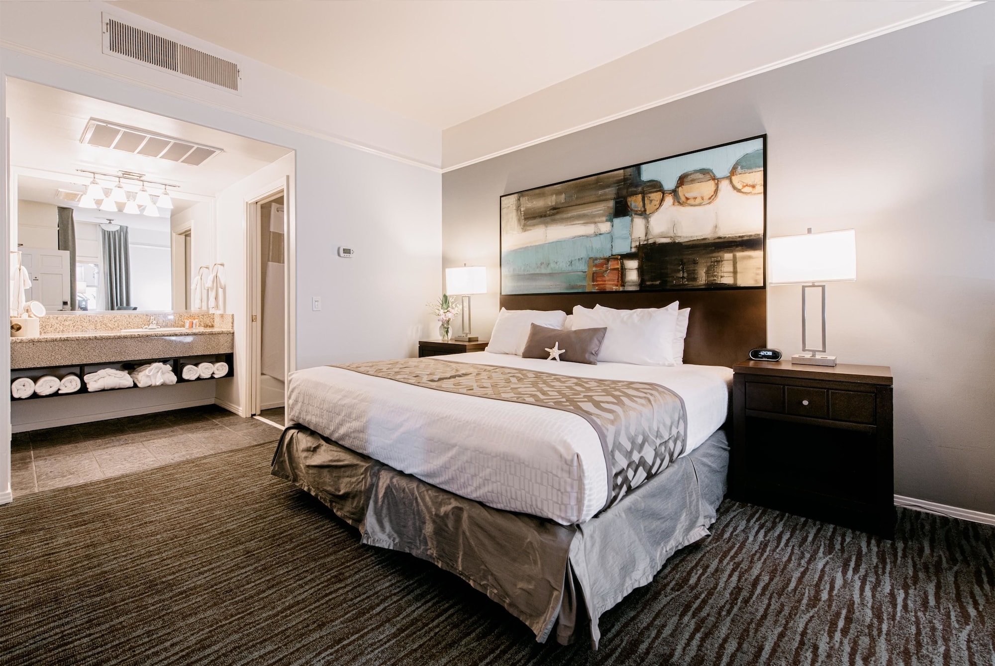 STANDARD, KING BED, INTERIOR VIEW