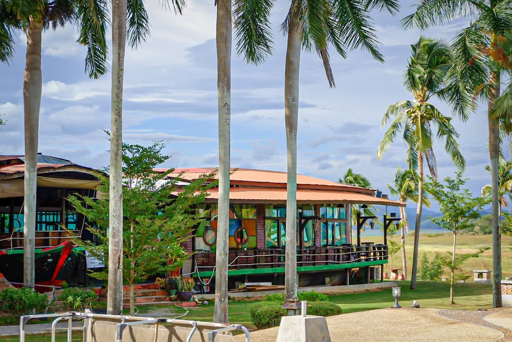 Kaengkrachan Boathouse Paradise Resort 65/78