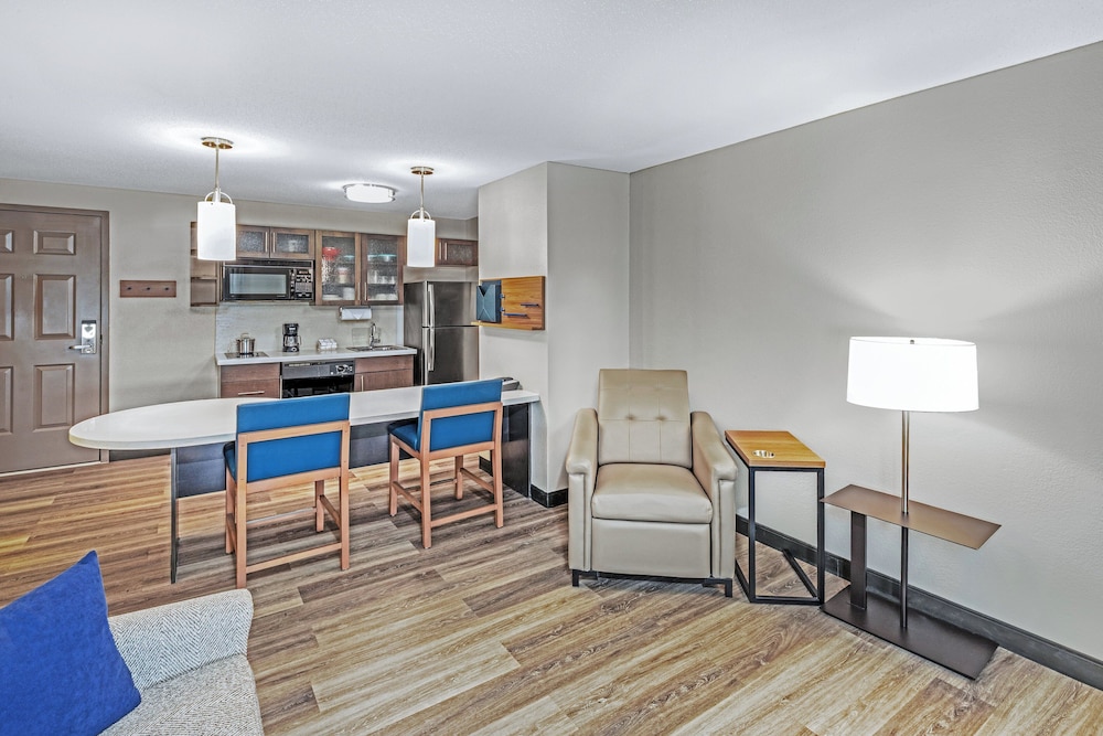 Candlewood Suites Topeka 32/49