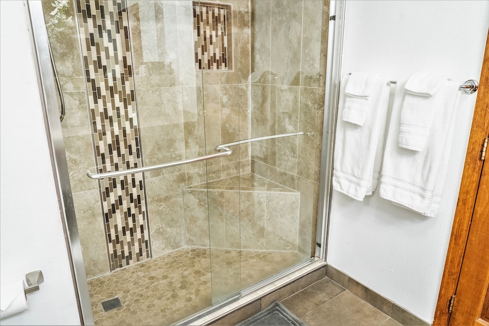 JC Suites 43/43