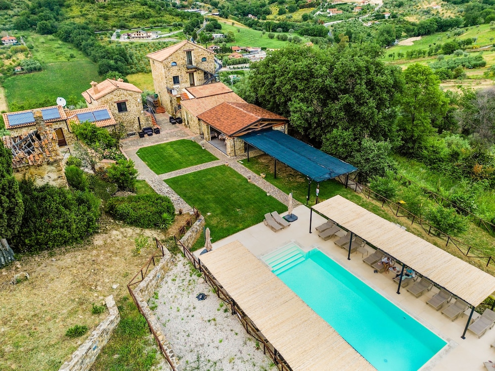 Le Querce Farmhouse 45/48