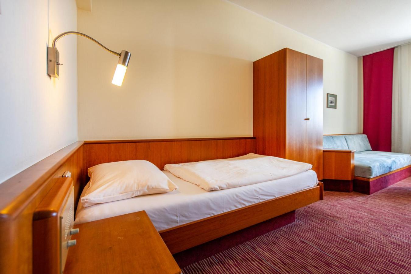 Room, Single