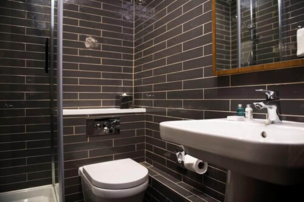 De Vere Wokefield Estate (Ex Wokefield Park) 23/70