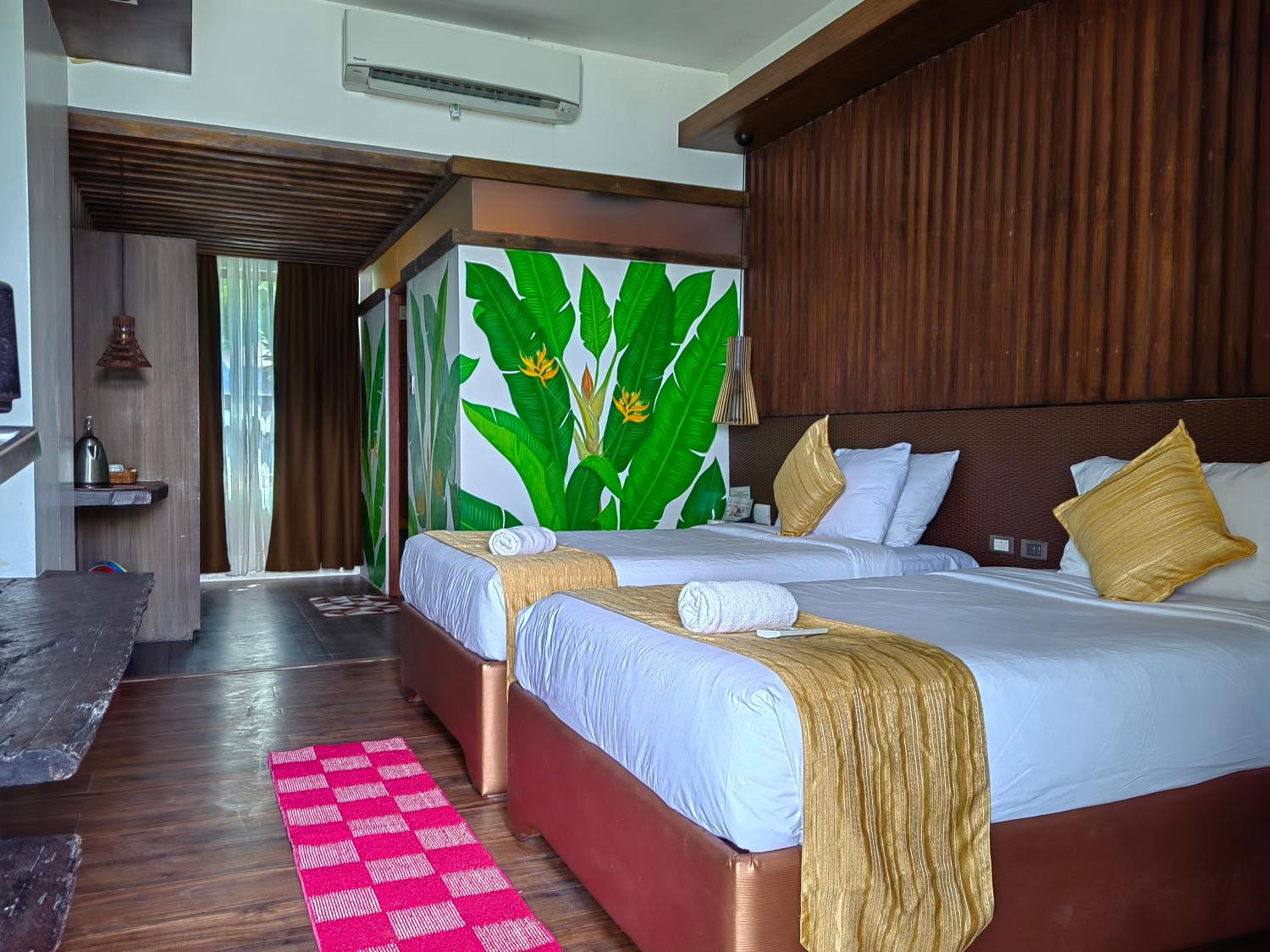 Deluxe, 2 Double Beds, Sea Side